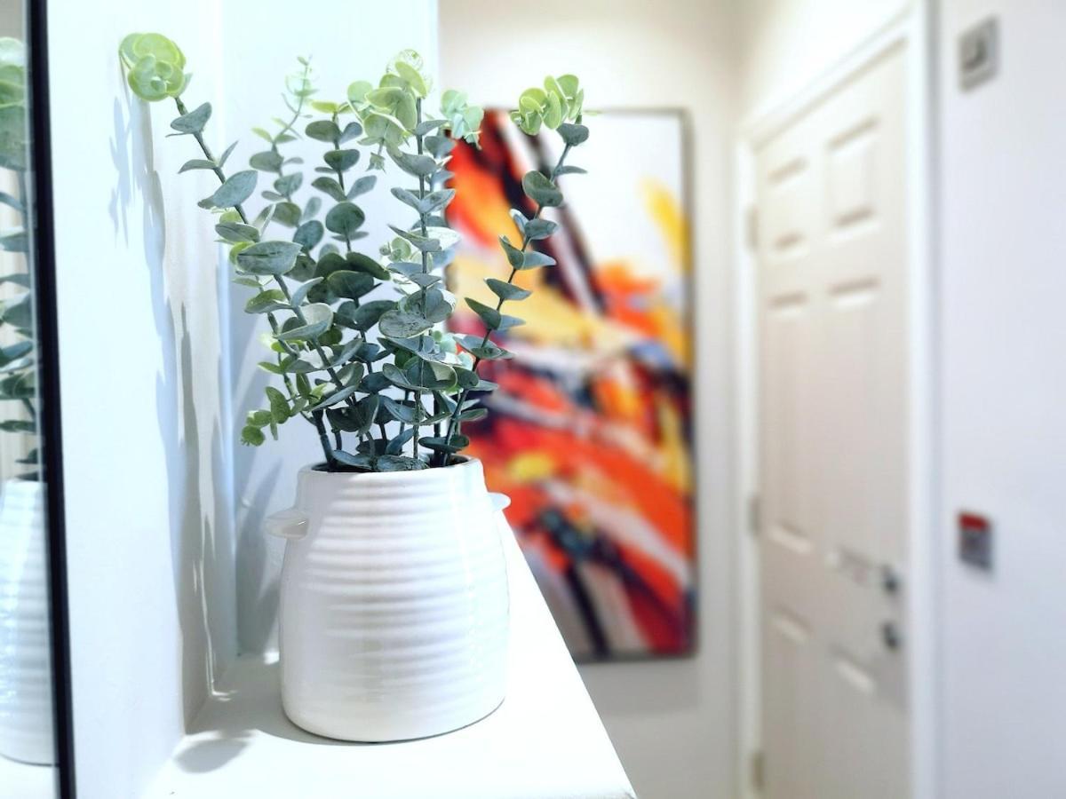 Stunning Modern Apartment Sleeps 4 - 6 Min Walk From Golden Beaches-Free Parking ボーンマス エクステリア 写真