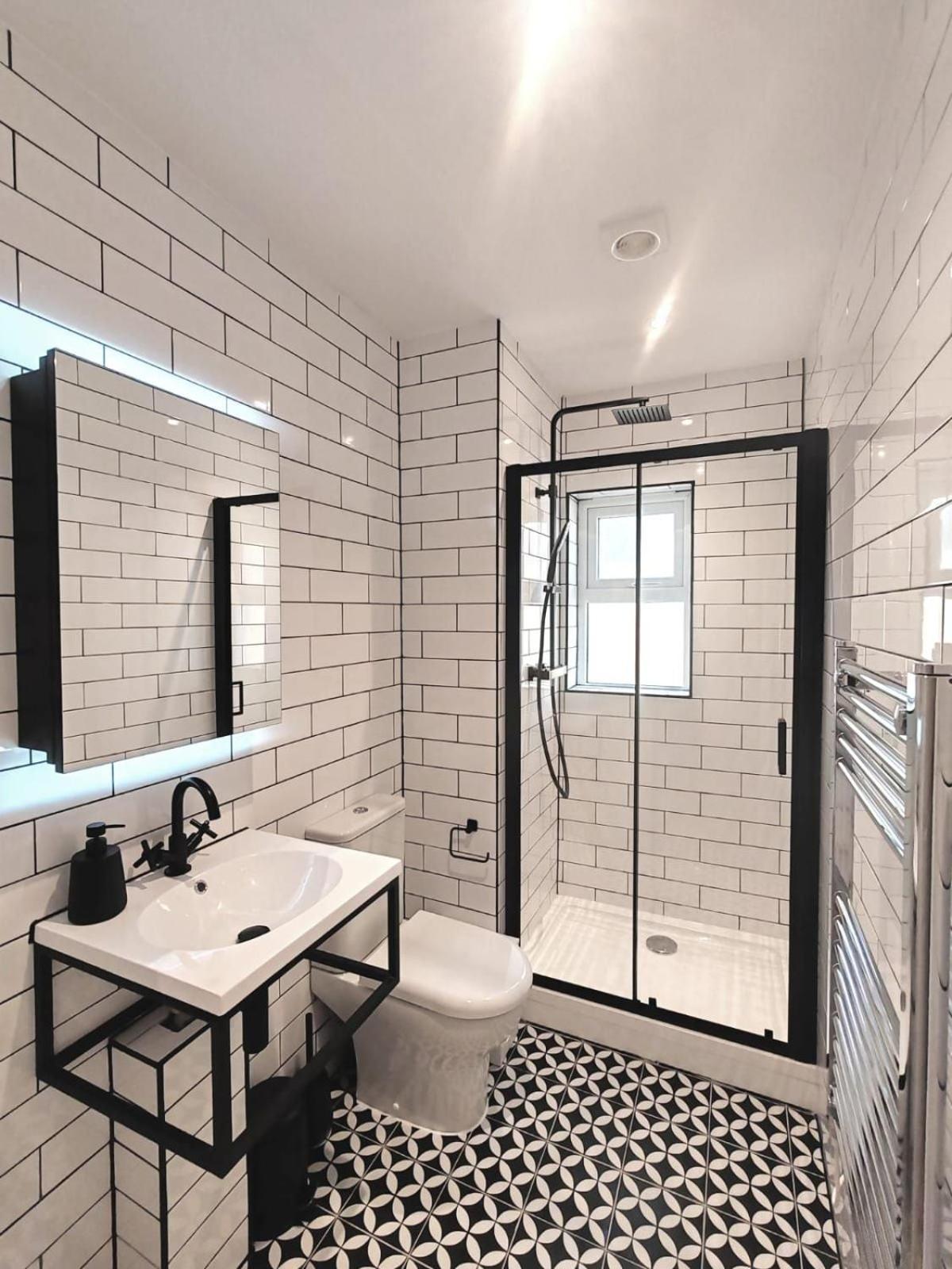 Stunning Modern Apartment Sleeps 4 - 6 Min Walk From Golden Beaches-Free Parking ボーンマス エクステリア 写真